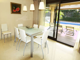 Villa Italia dining area